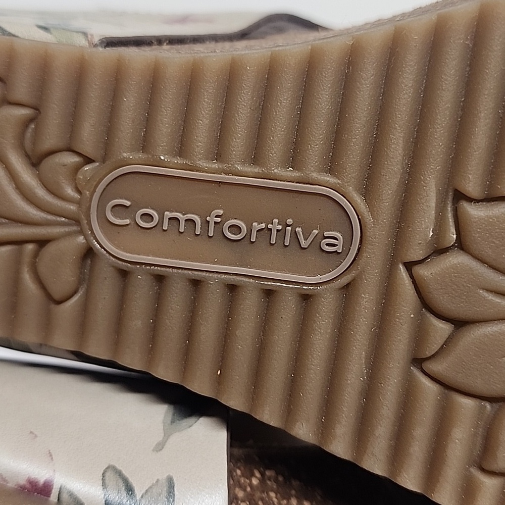 Comfortiva Women's Floral Buckle Sandals - Cream and Brown Sz 8.5 Romantic - Picture 8 of 12